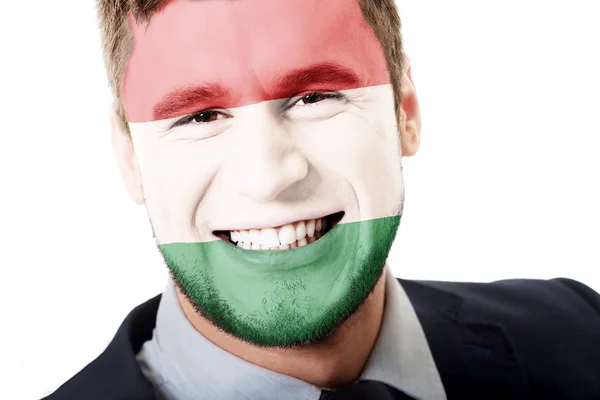 Hombre feliz con bandera de Hungría en la cara . — Foto de Stock