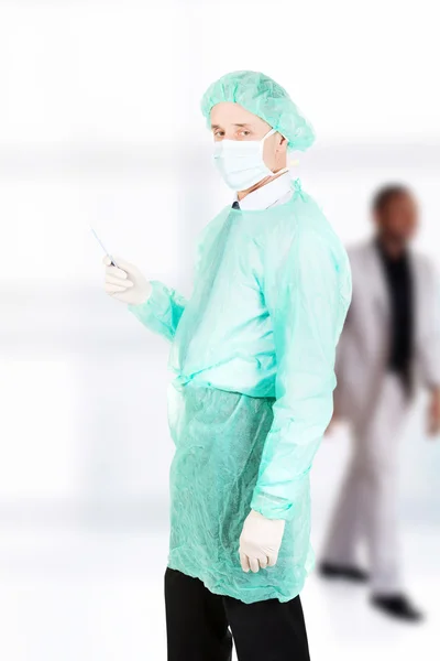 Surgeon doctor holding a scalpel. — Stock Photo, Image