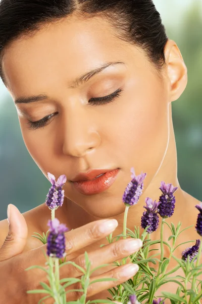 Beauty woman with lavender. — Stock Photo, Image