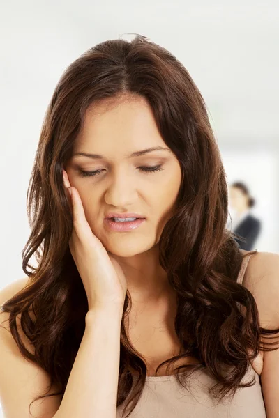 Mujer joven con dolor de muelas . —  Fotos de Stock