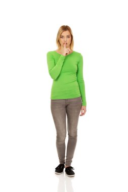 dudaklarında parmak ile güzel bir kadın.