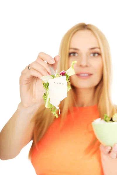 Schwangere isst einen Salat — Stockfoto
