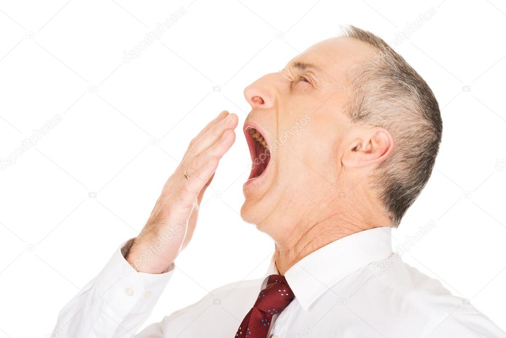 Почему зевают при разговоре. Зевающий человек. Человек зевает при разговоре. Мужчина зевает. Зевота stock image.