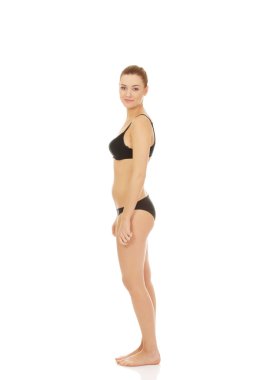 Bikini duran mutlu kadın.