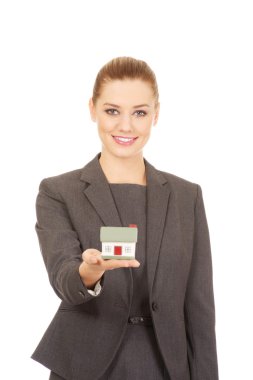 İş kadını model evi tutuyor..