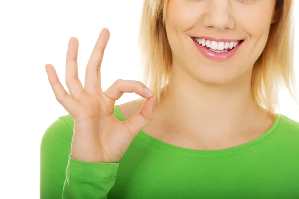 Young woman showing the perfect sign. — Stock Photo, Image