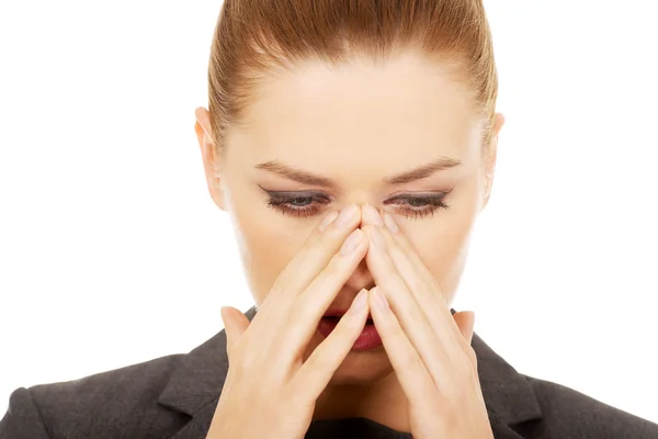 Mujer de negocios con dolor sinusal . — Foto de Stock