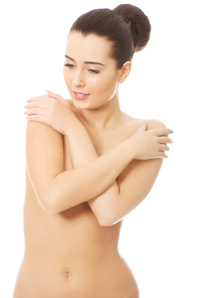 Štíhlá žena si zakrývá prsa. — Stock fotografie