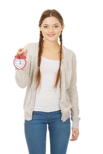 Gelukkig tiener vrouw met alarmclock. — Stockfoto