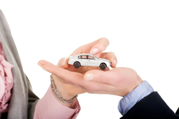 Zakenvrouw geven een auto aan haar partner. — Stockfoto