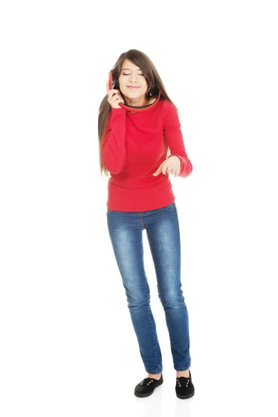 Mulher com fones de ouvido ouvir música. — Fotografia de Stock