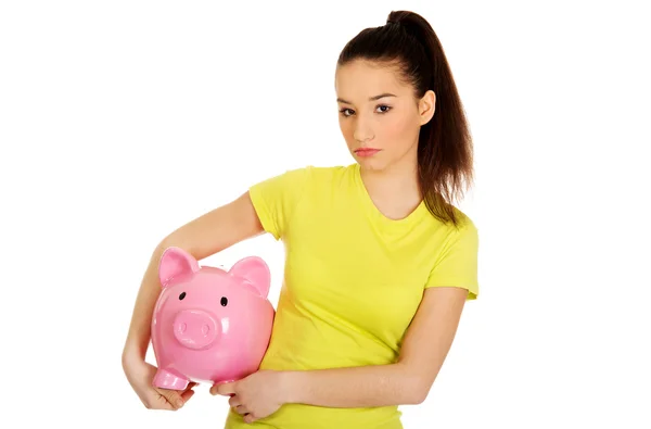 Mujer feliz sosteniendo a Piggybank . — Foto de Stock