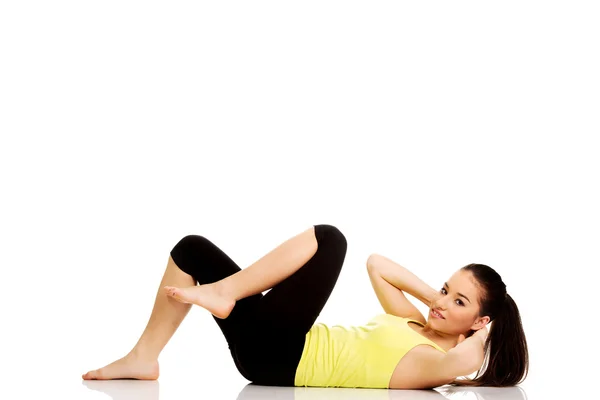 Woman exercising and doing a crunch. — Stock Photo, Image