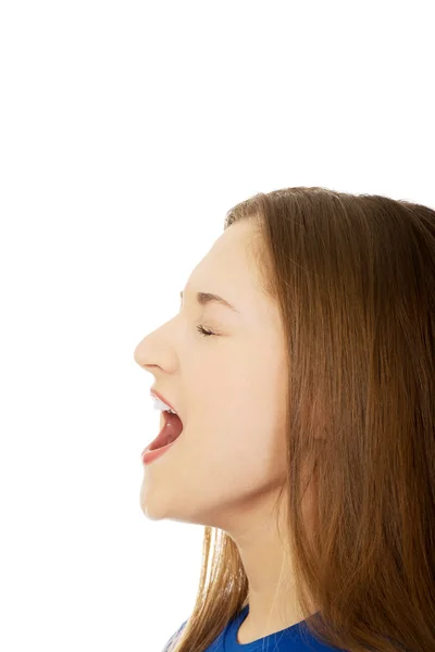 Frustrada jovem mulher gritando . — Fotografia de Stock