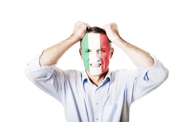 Reifer Mann mit italienischer Flagge im Gesicht. — Stockfoto