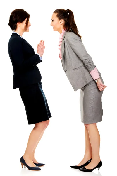 Twee boos businesswomans. — Stockfoto