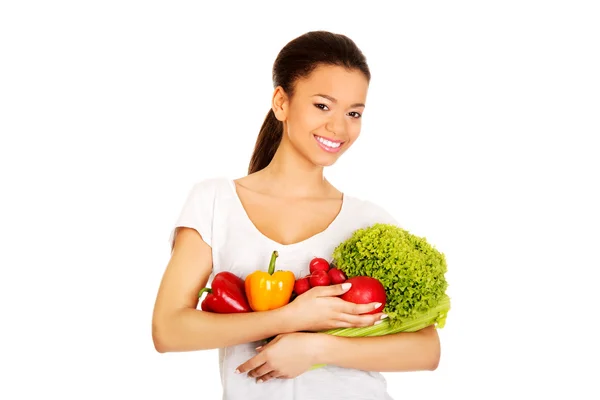 Mulher jovem com legumes. — Fotografia de Stock