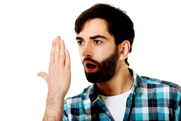 Joven sorprendido hombre con la boca abierta . — Foto de Stock