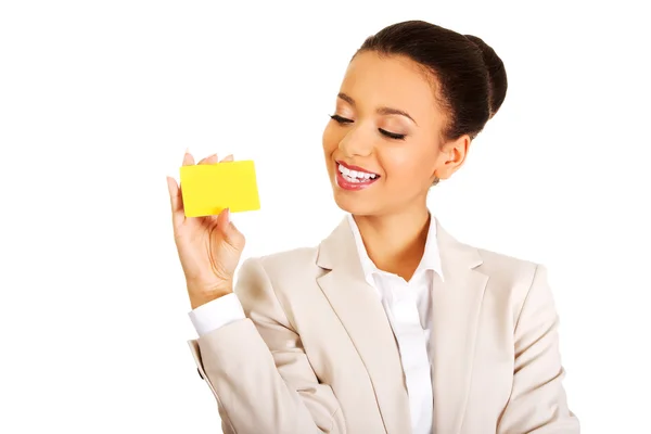 Podnikatelka držící kartu. — Stock fotografie