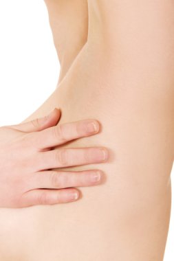 genç kadın onun koltukaltı dokunmadan.