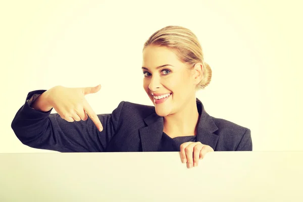 Businesswoman holding empty billboard — Stock Photo, Image