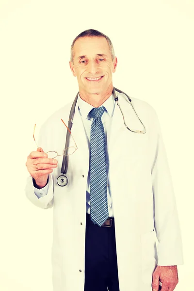 Portrait of mature male doctor holding his eyewear — Stock Photo, Image