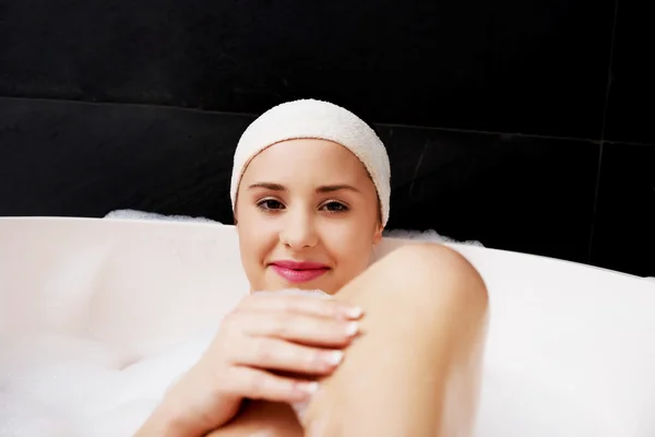 Bathing woman relaxing in bath. — Stock Photo, Image