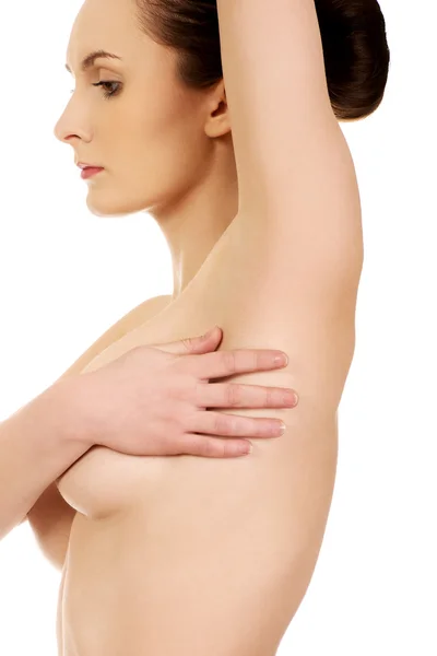 Topless mulher cobre seu peito . — Fotografia de Stock