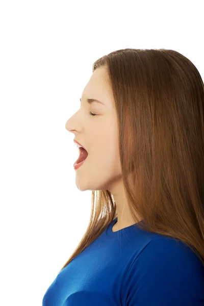 Sfrustrowany młoda kobieta krzyczy. — Zdjęcie stockowe