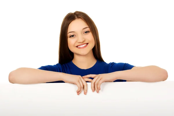 Happy woman with blank board. — Stock Photo, Image