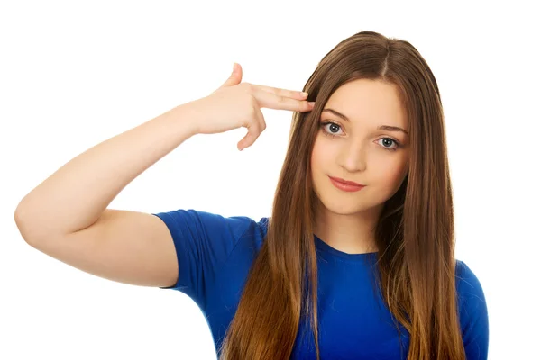 Verzweifelte Teenagerin macht Waffenschein. — Stockfoto