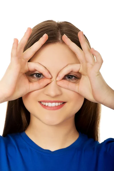 Mulher mostrando sinal perfeito nos olhos . — Fotografia de Stock