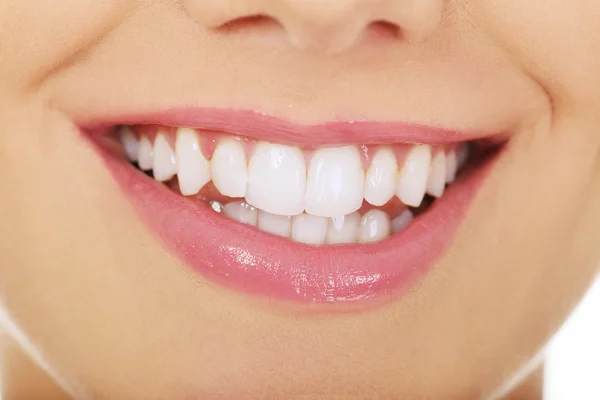 Linda jovem mulher sorriso . — Fotografia de Stock