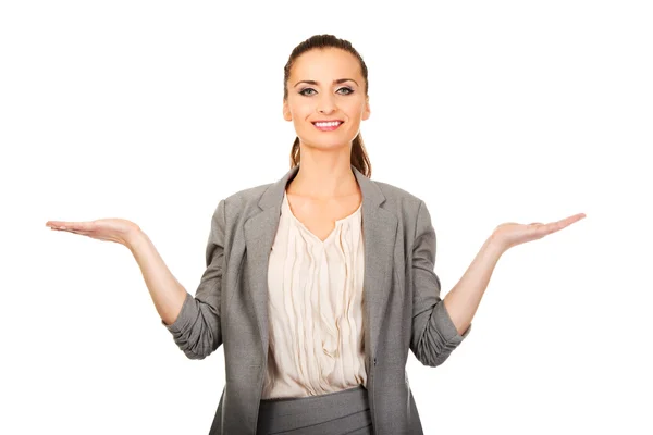 Businesswoman showing two empty hands. — Stock Photo, Image