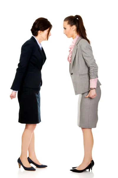 Two angry businesswomans face to face. — Stock Photo, Image