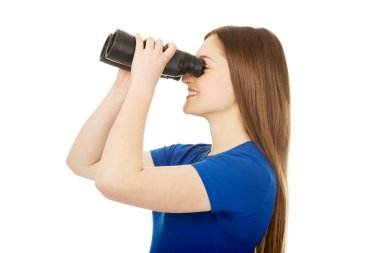 Dürbünlü genç kadın.