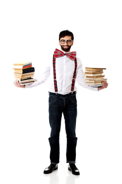 Man met bretels met stapel boeken. — Stockfoto