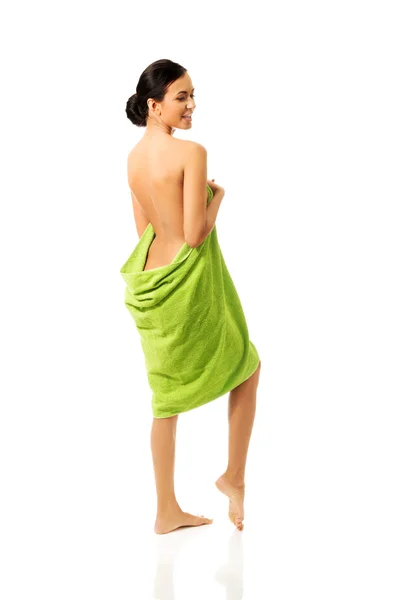 Kobieta kurort zawinięte w ręcznik — Zdjęcie stockowe