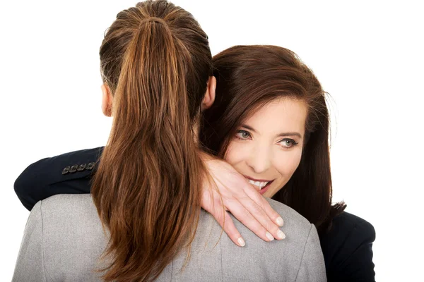 Twee vrouwelijke ondernemers omhelzen elkaar. — Stockfoto