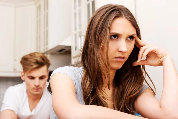 Couple having an argument in the kitchen. — Stock Photo, Image