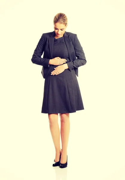 Mujer de negocios rubia con dolor de estómago fuerte — Foto de Stock