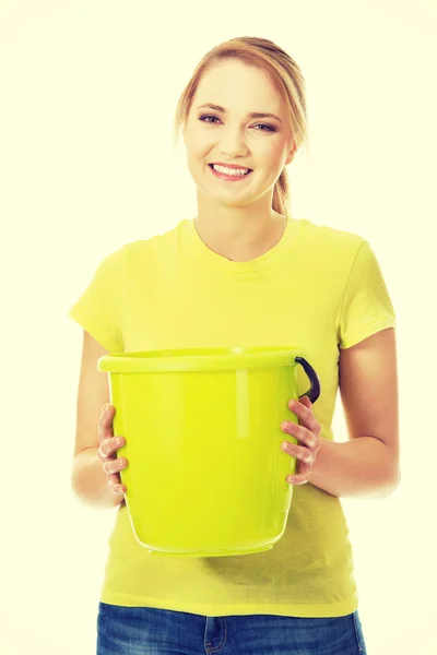 Young woman holding green bucket. — Stock Photo, Image