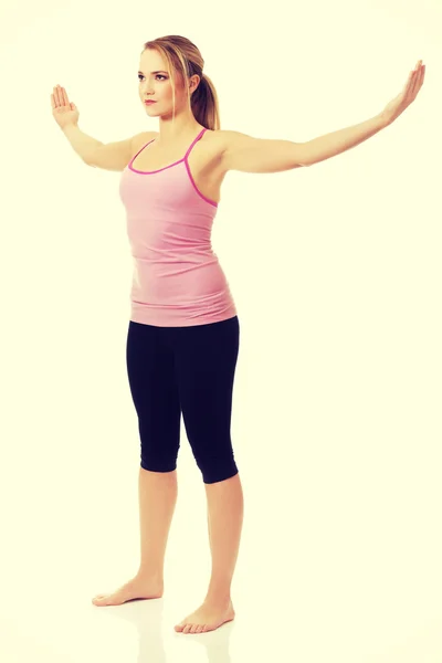 Giovane donna che fa esercizio aerobico . — Foto Stock