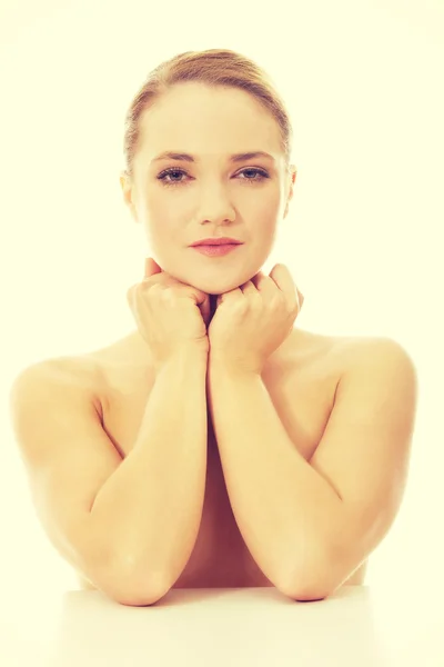 Beautiful young spa woman by a desk. — Stock Photo, Image