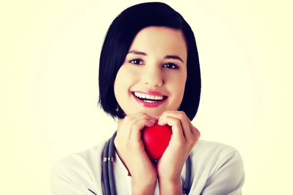 Portrait of female doctor holding heart model — Stock Photo, Image