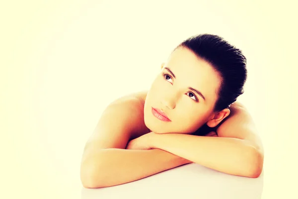 Portrait of pensive nude woman with hands on chin — Stock Photo, Image