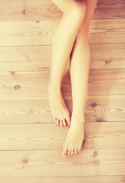 Long female legs — Stock Photo, Image