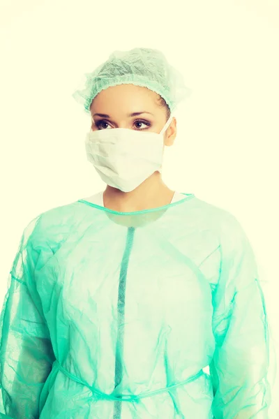 Portrait d'un médecin en masque de protection — Photo