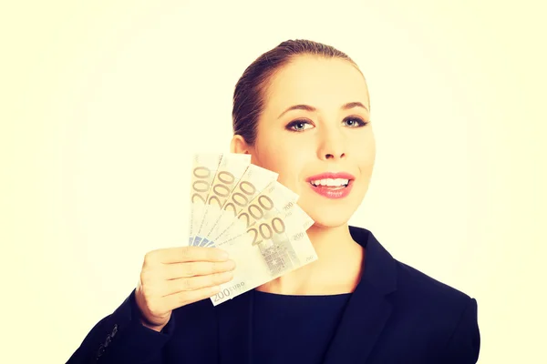 Mulher de negócios mostrando moeda euro dinheiro . — Fotografia de Stock
