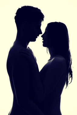 Aşk öpüşme içinde bir kadın ve erkek